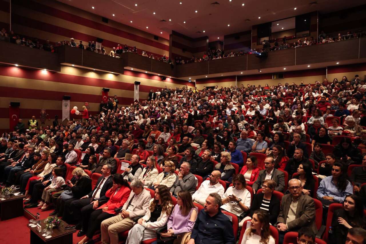 Muğla’da Uluslararası 23 Nisan Gala Gecesi: 5 Ülkeden Çocuklar Aynı Sahneyi Paylaştı 3